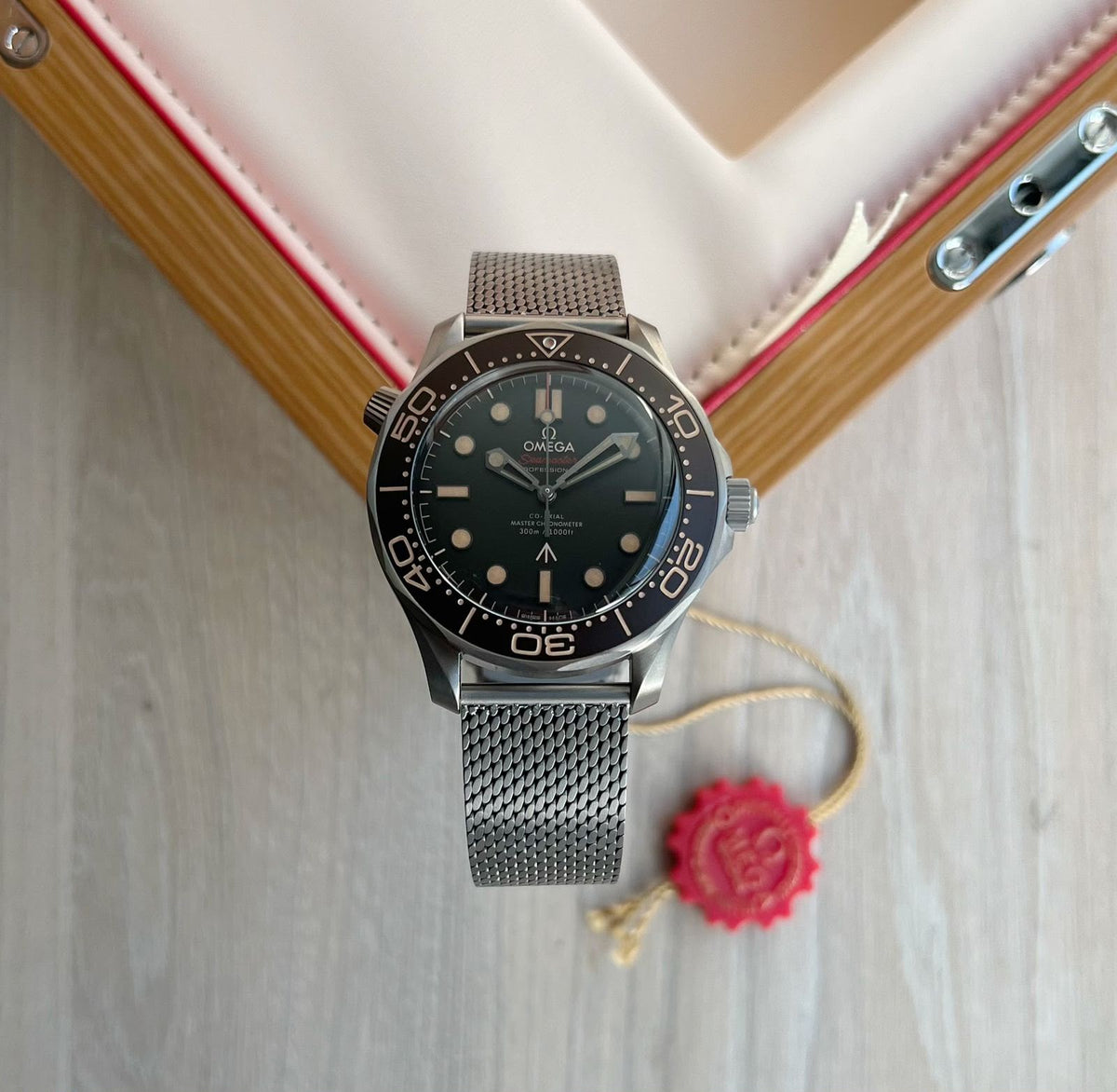 Omega Seamaster 007 Super Clone 1:1 - Base ETA